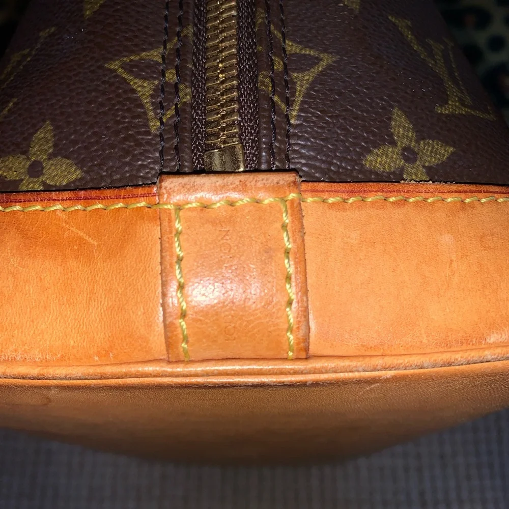 Louis Vuitton Alma Handbag - Picture 4 of 12